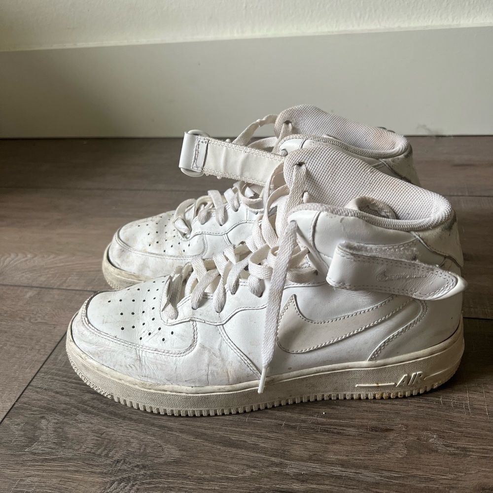 Nike Air Force 1s- Mid